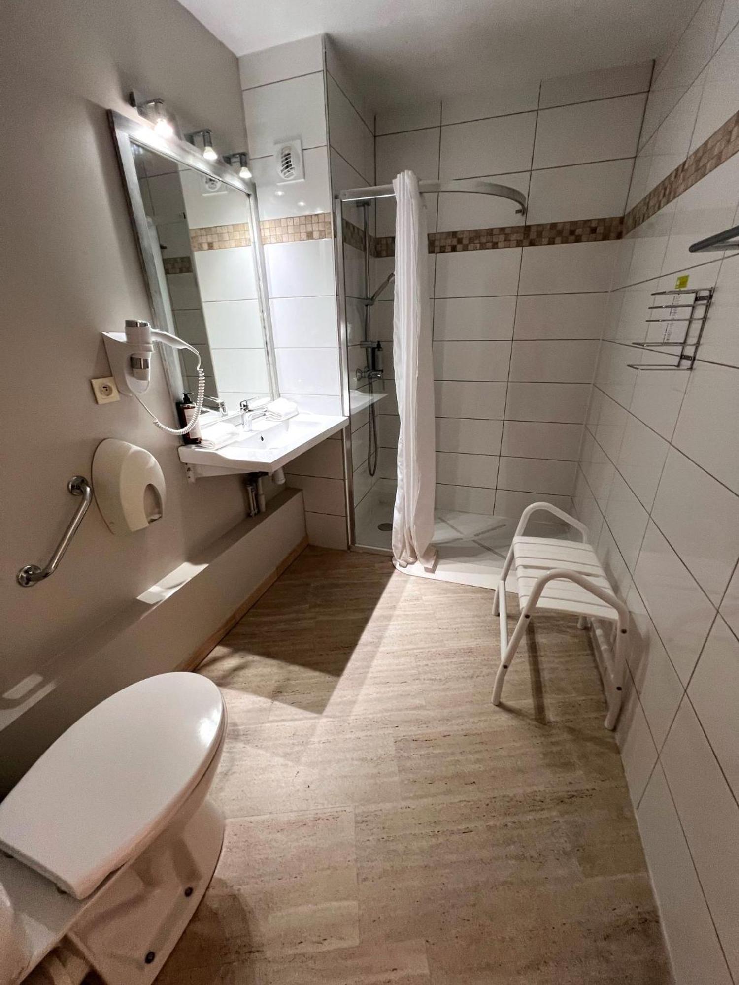 Hotel Le Mas Des Ponts D'Arlés Habitación foto